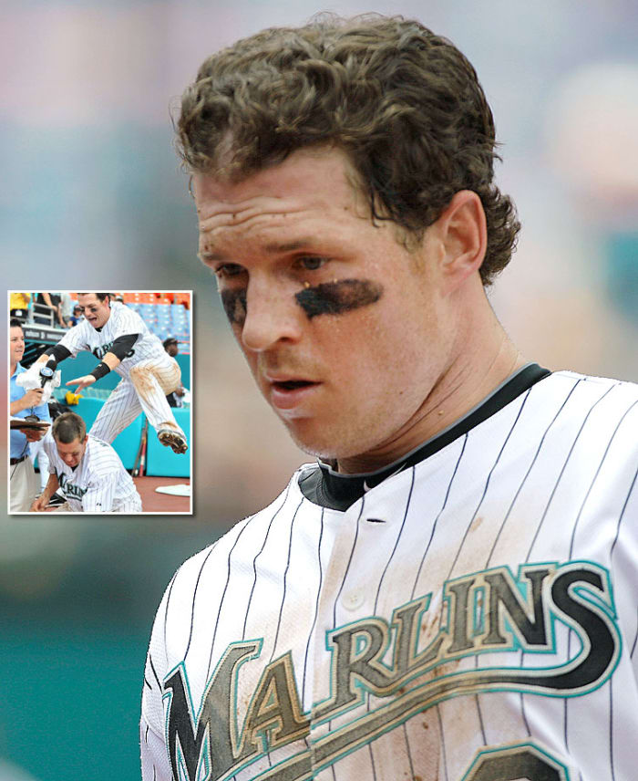2010-Chris-Coghlan-torn-knee.jpg